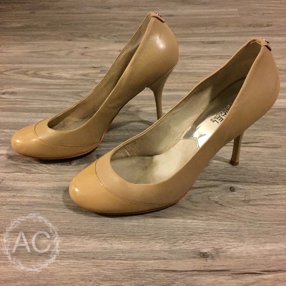 michael kors round toe pump